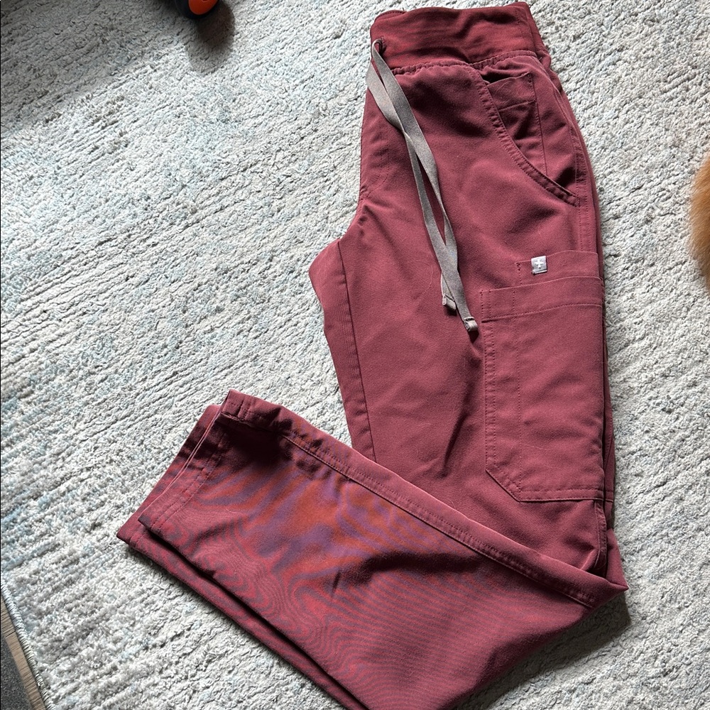Figs Yola Dark Cherry